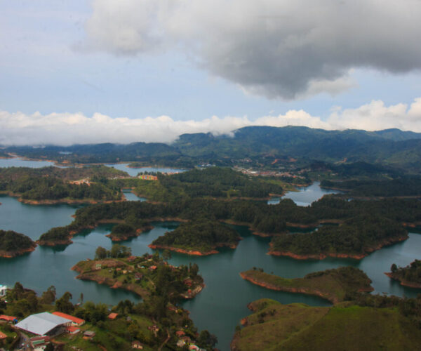Guatapé y la Piedra del Peñol